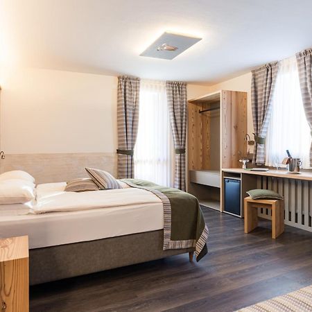 Albergo Centrale San Martino Di Castrozza Esterno foto