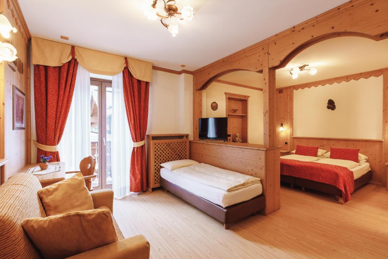 Albergo Centrale San Martino Di Castrozza Esterno foto