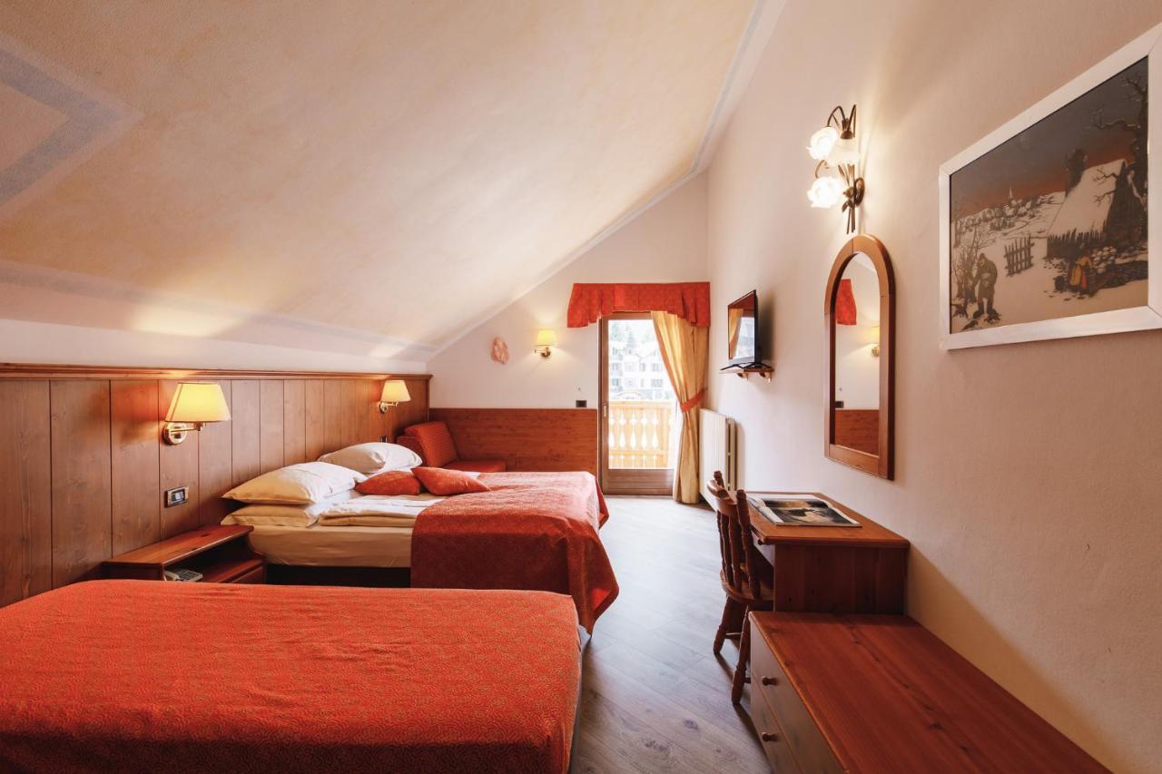 Albergo Centrale San Martino Di Castrozza Esterno foto
