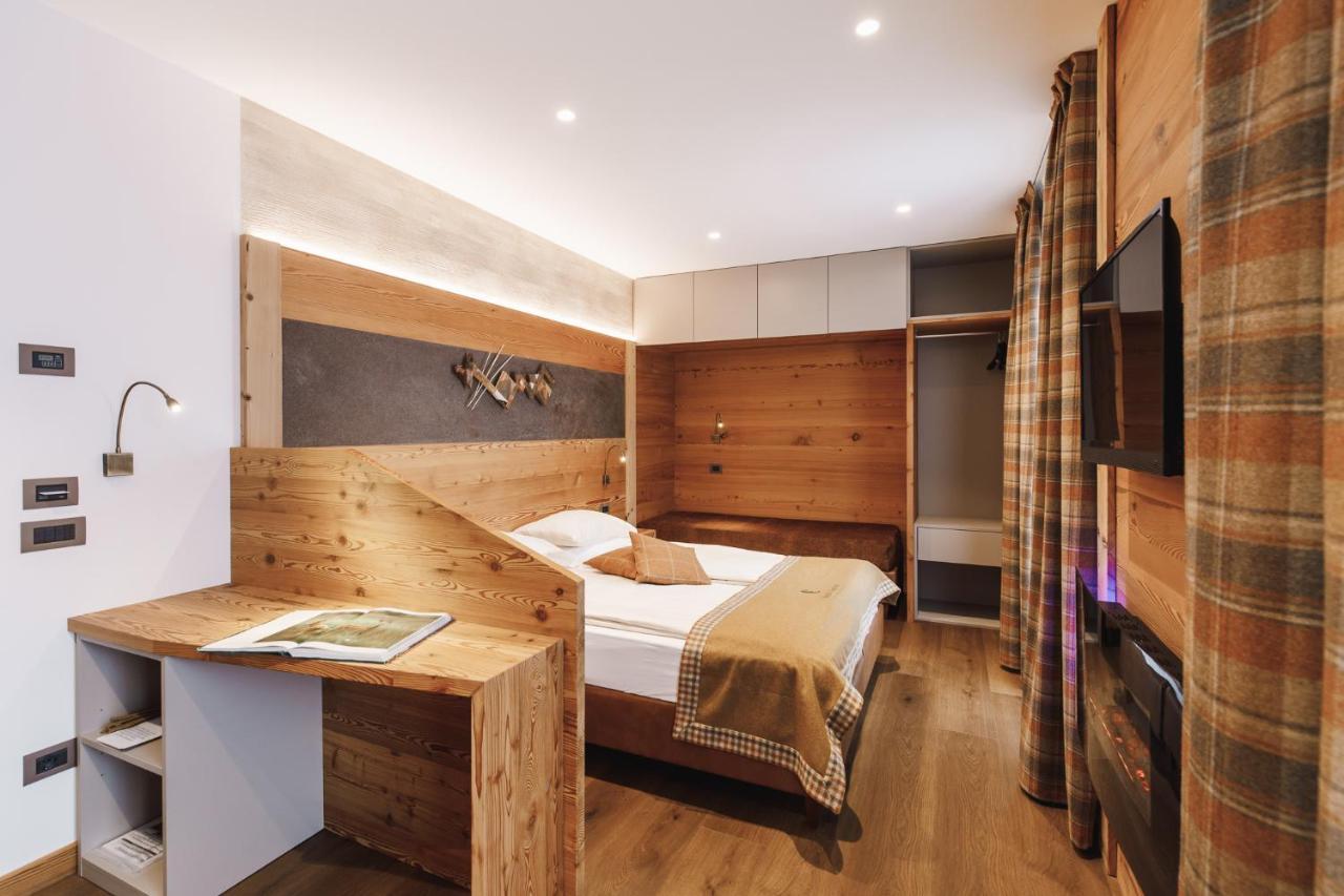 Albergo Centrale San Martino Di Castrozza Esterno foto