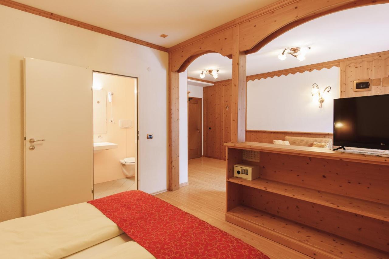 Albergo Centrale San Martino Di Castrozza Esterno foto