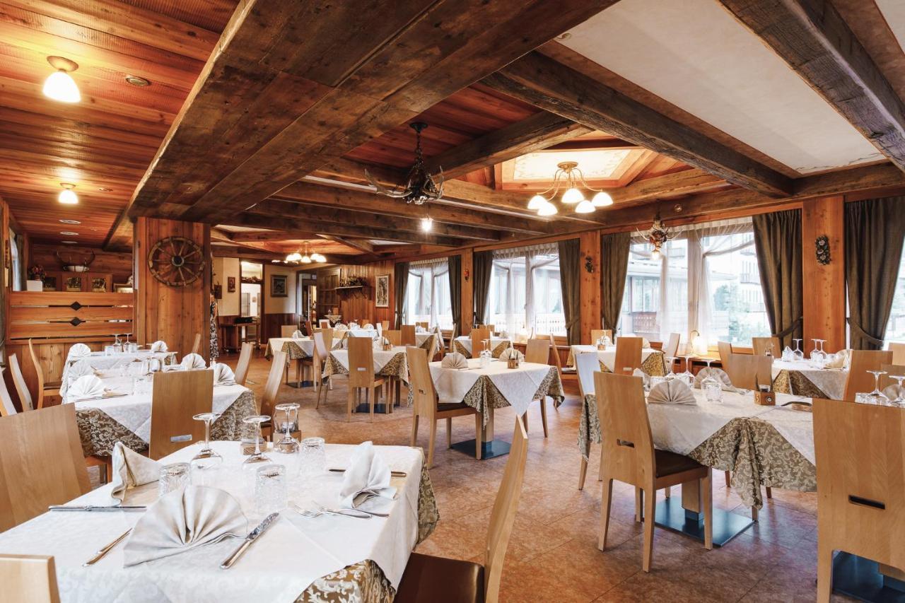 Albergo Centrale San Martino Di Castrozza Esterno foto