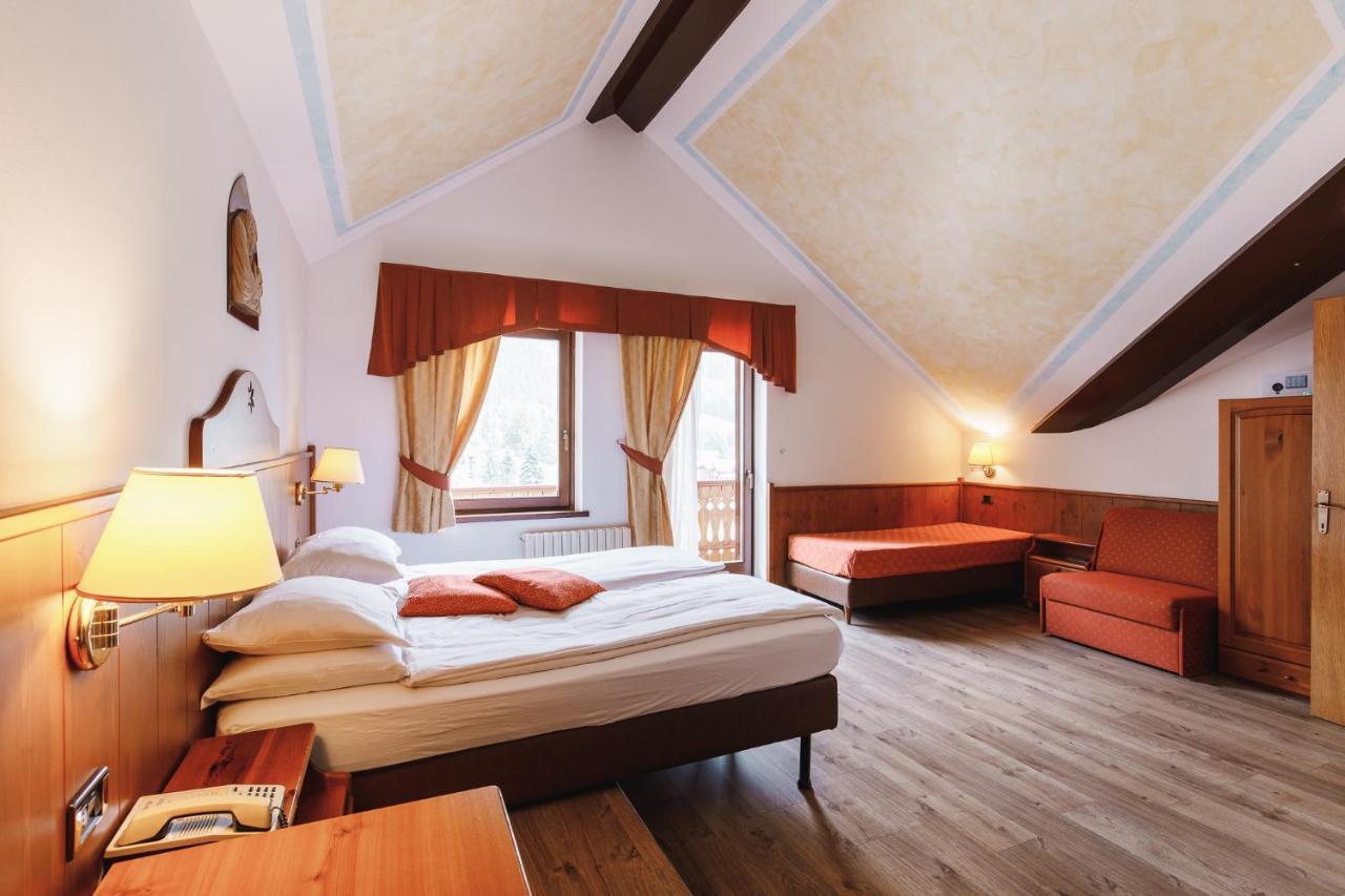 Albergo Centrale San Martino Di Castrozza Esterno foto