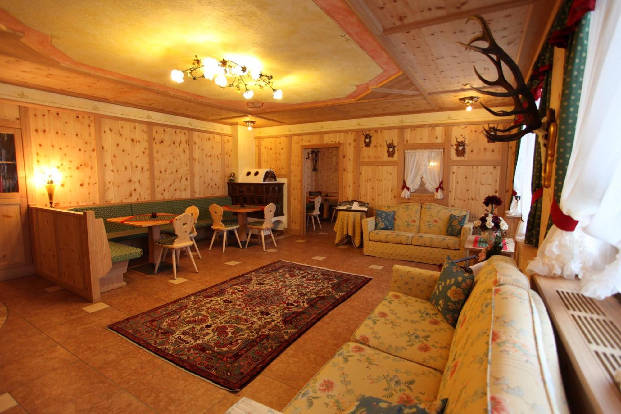 Albergo Centrale San Martino Di Castrozza Esterno foto