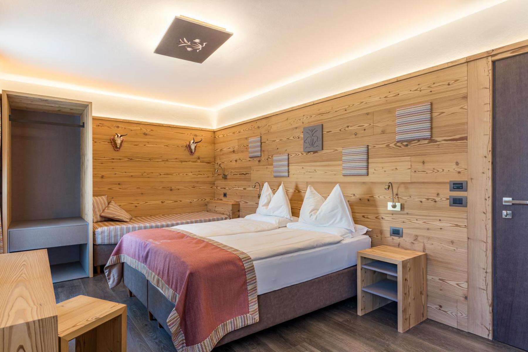 Albergo Centrale San Martino Di Castrozza Esterno foto