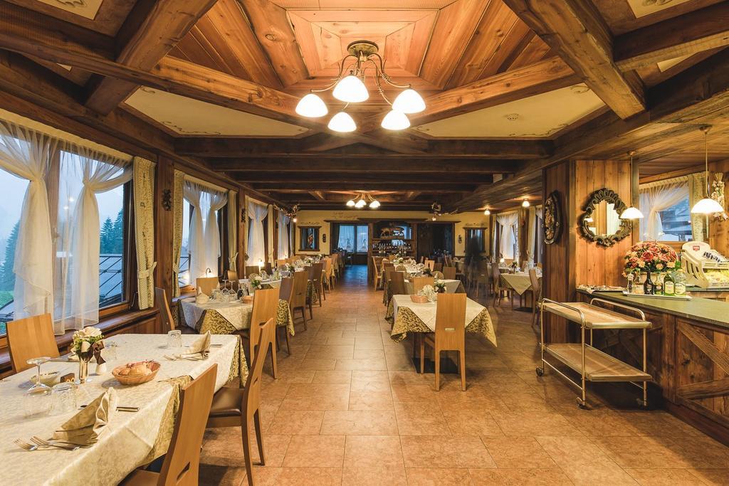 Albergo Centrale San Martino Di Castrozza Esterno foto