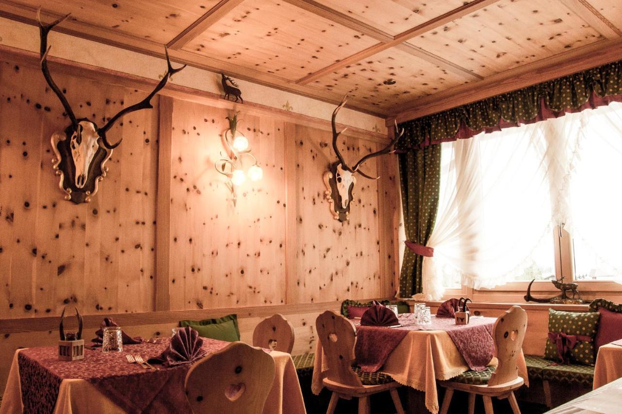 Albergo Centrale San Martino Di Castrozza Esterno foto